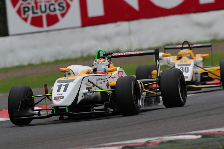 植田正幸（Rn-sports F308）とDRAGON（B-Max Racing F306）の争い