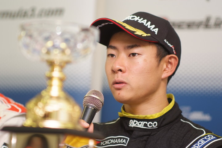決勝記者会見: Nクラス優勝の片山義章（Petit Lemans Racing）