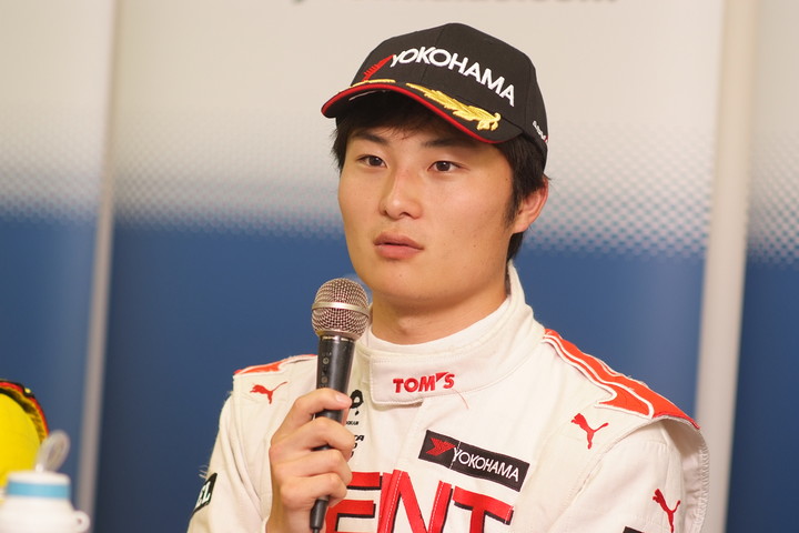 決勝記者会見: 優勝の山下健太（TEAM TOM'S）