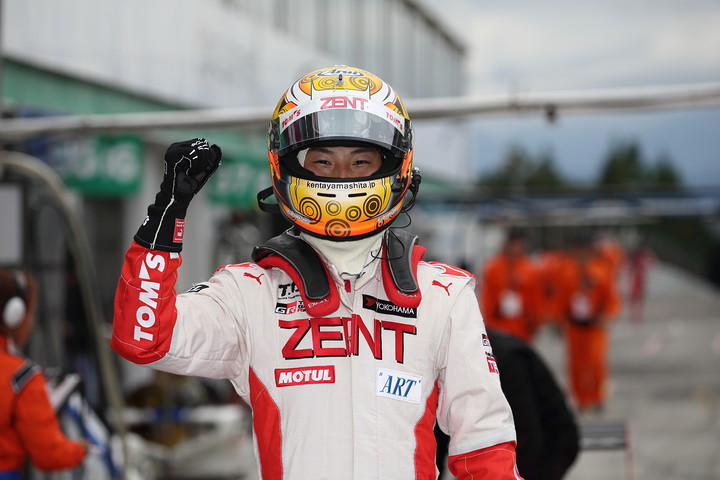 優勝した山下健太（TEAM TOM'S）