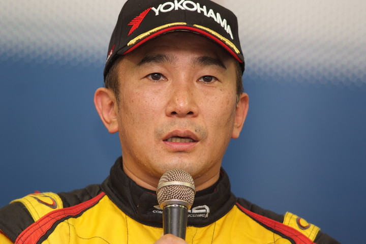 決勝記者会見: Nクラス優勝のDRAGON（B-Max Racing team）