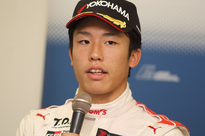 決勝記者会見: 3位の坪井翔（TEAM TOM'S）