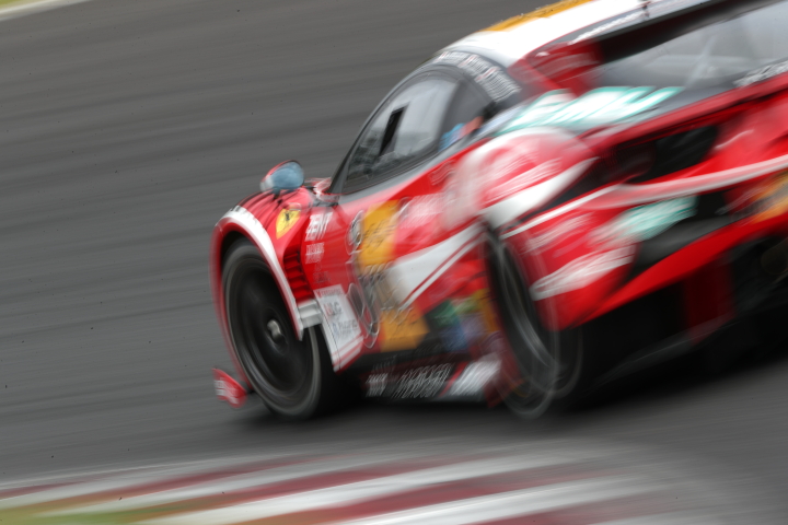 公式練習: 都筑晶裕／新田守男／脇阪薫一組（JMS LMcorsa 488 GT3）