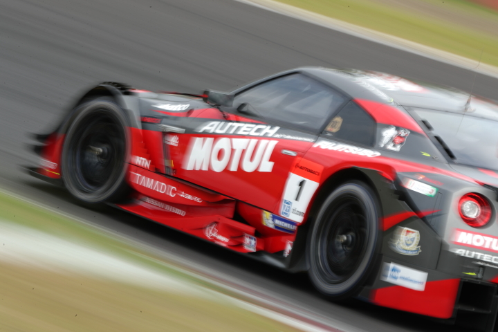 公式練習: 松田次生／ロニー・クインタレッリ組（MOTUL AUTECH GT-R）