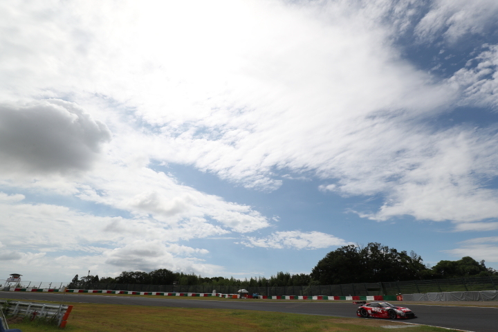 公式練習: 松田次生／ロニー・クインタレッリ組（MOTUL AUTECH GT-R）