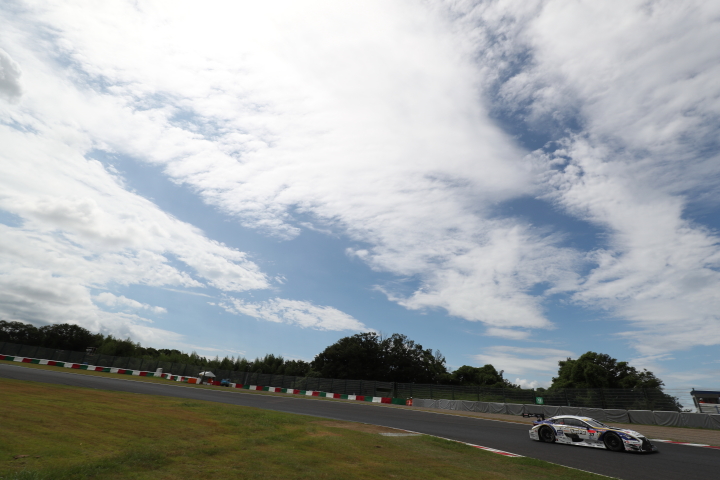 公式練習: ジェームス・ロシター／平川亮組（KeePer TOM'S RC F）