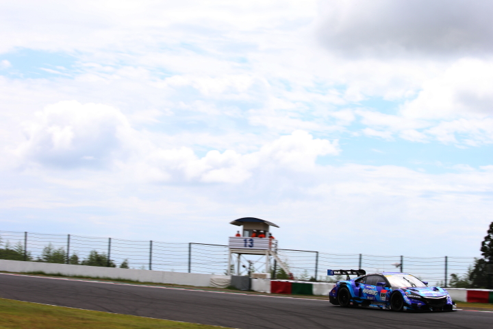 公式練習: 山本尚貴／伊沢拓也組（RAYBRIG NSX CONCEPT-GT）