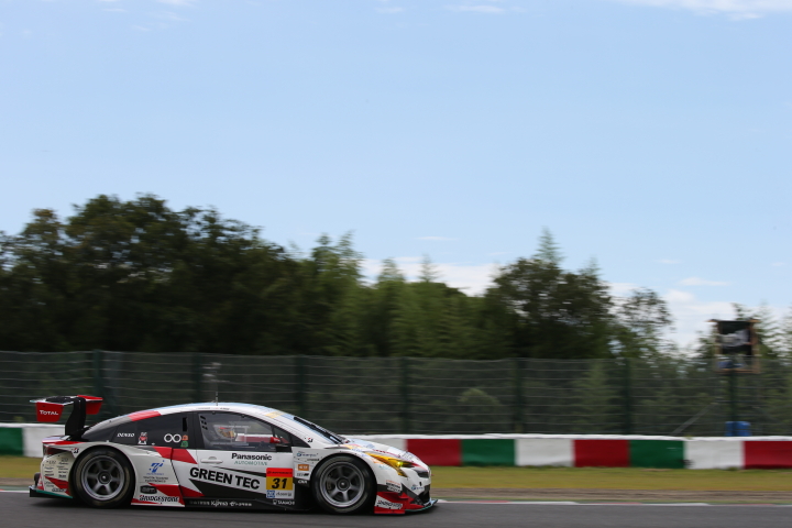 公式練習: 嵯峨宏紀／中山雄一組（TOYOTA PRIUS apr GT）