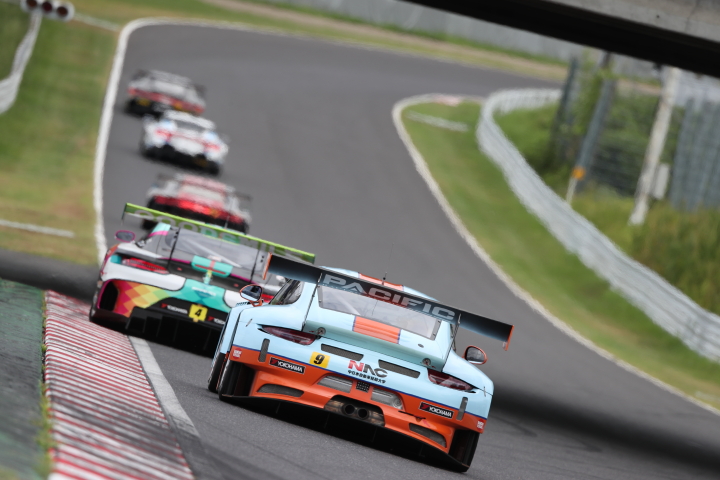 サーキットサファリ: 阪口良平／吉田広樹組（GULF NAC PORSCHE 911）