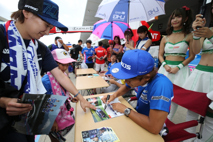 ピットウォーク: 脇阪寿一監督（LEXUS TEAM LEMANS WAKO'S）