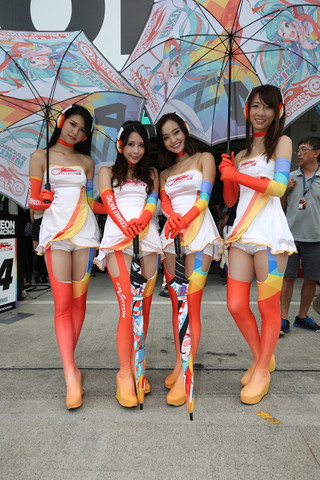 ピットウォーク: レースクイーン