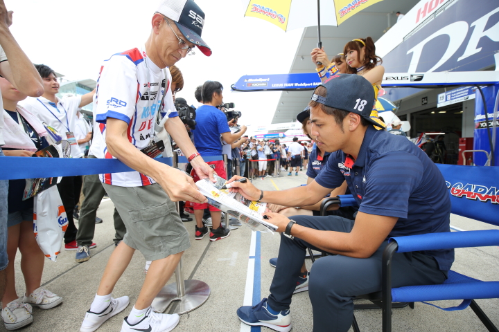 ピットウォーク: 中山友貴（TEAM UPGARAGE with BANDOH）