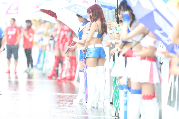 ピットウォーク: レースクイーン