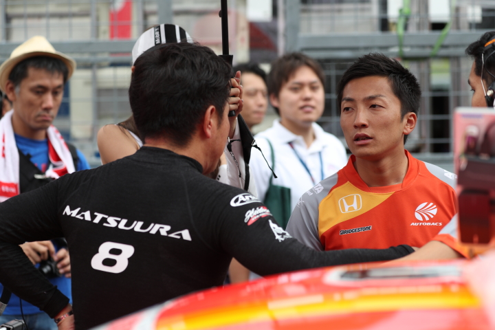 スタート進行: 野尻智紀（AUTOBACS RACING TEAM AGURI）