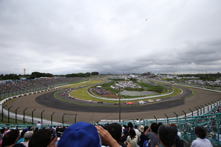 決勝レース: 1000km先のゴールを目指してスタートが切られた