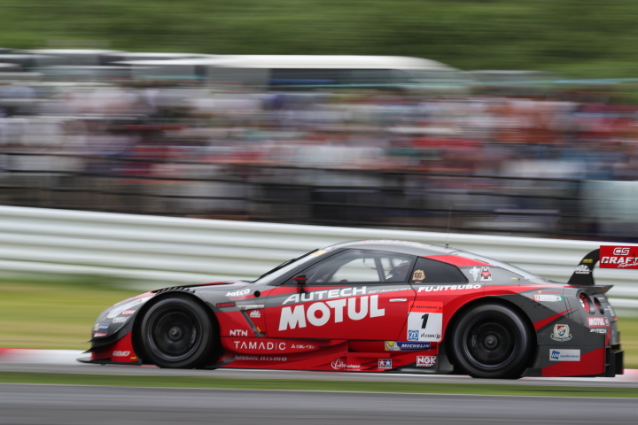 決勝レース: ロニー・クインタレッリ（MOTUL AUTECH GT-R）