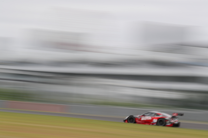 決勝レース: 松田次生／ロニー・クインタレッリ組（MOTUL AUTECH GT-R）