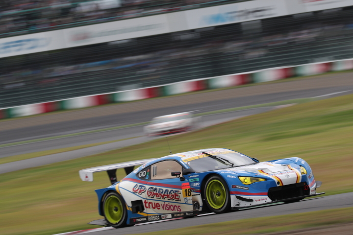 決勝レース: 中山友貴／山田真之亮組（UPGARAGE BANDOH 86）