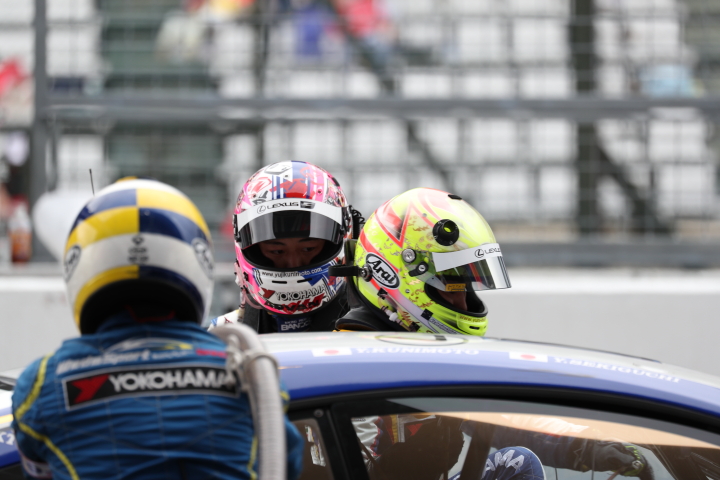 決勝レース: 国本雄資から関口雄飛にドライバー交代するLEXUS TEAM WedsSport BANDOH