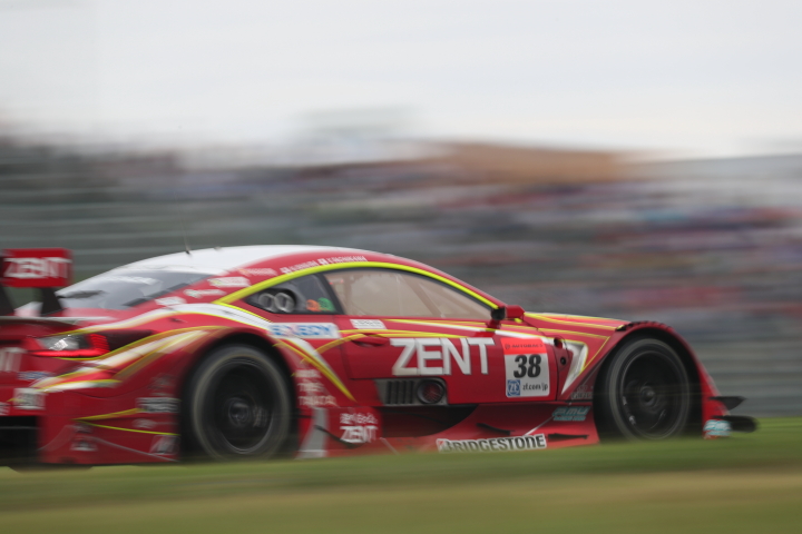 決勝レース: 立川祐路／石浦宏明組（ZENT CERUMO RC F）