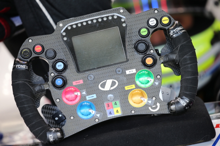 フリー走行: ITOCHU ENEX TEAM IMPUL SF14のステアリング