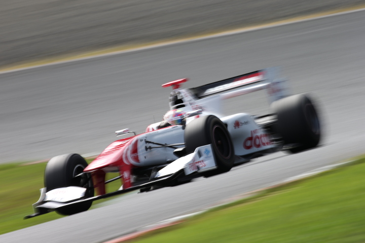 フリー走行: 野尻智紀（DOCOMO DANDELION M40Y SF14）