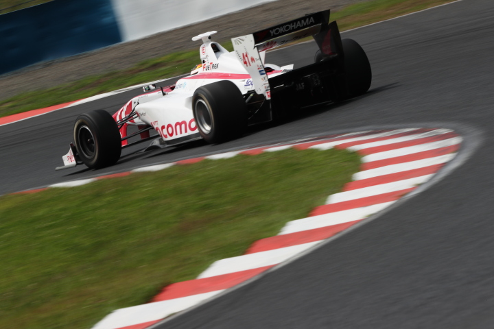 レース1公式予選: ストフェル・バンドーン（DOCOMO DANDELION M41S SF14）