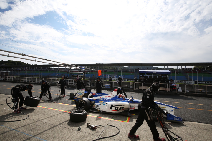 レース1スタート進行: ジェームス・ロシター（フジ・コーポレーションKONDO SF14）