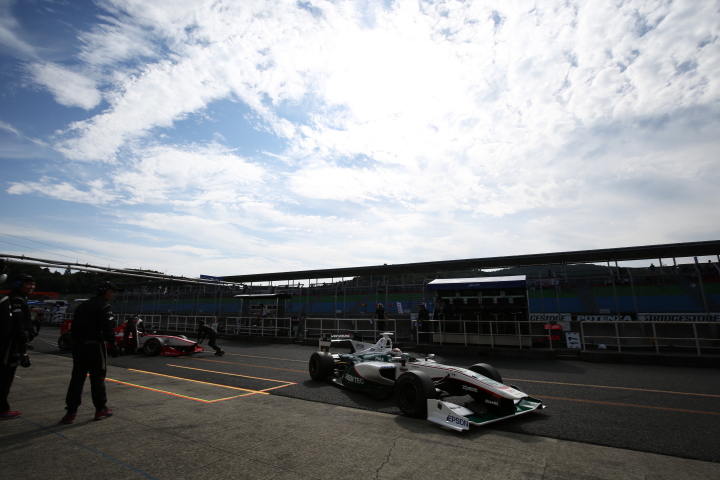 レース1スタート進行: ベルトラン・バゲット（NAKAJIMA RACING SF14）