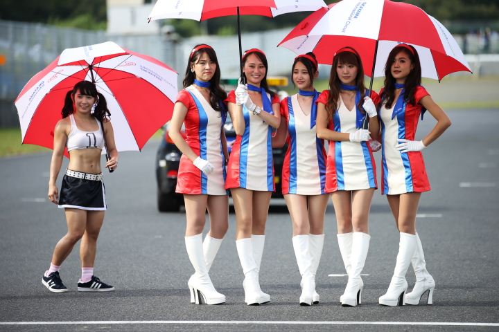 レース1スタート進行: レースクイーン