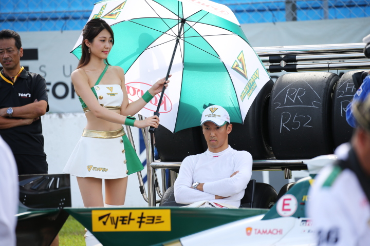 レース1スタート進行: 中嶋一貴（VANTELIN TEAM TOM’S）