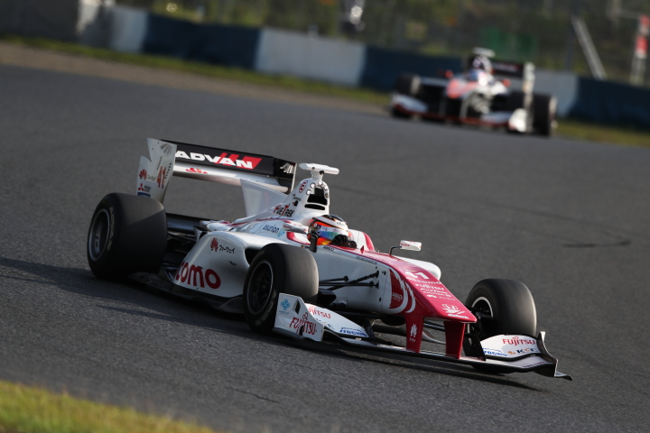 レース1決勝: トップを快走するストフェル・バンドーン（DOCOMO DANDELION M41S SF14）