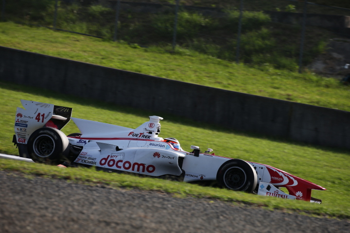 レース1決勝: ストフェル・バンドーン（DOCOMO DANDELION M41S SF14）