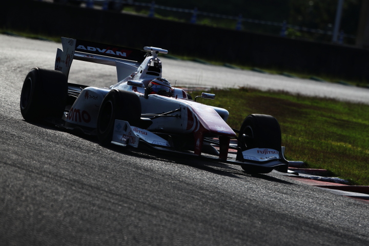 レース1決勝: ストフェル・バンドーン（DOCOMO DANDELION M41S SF14）