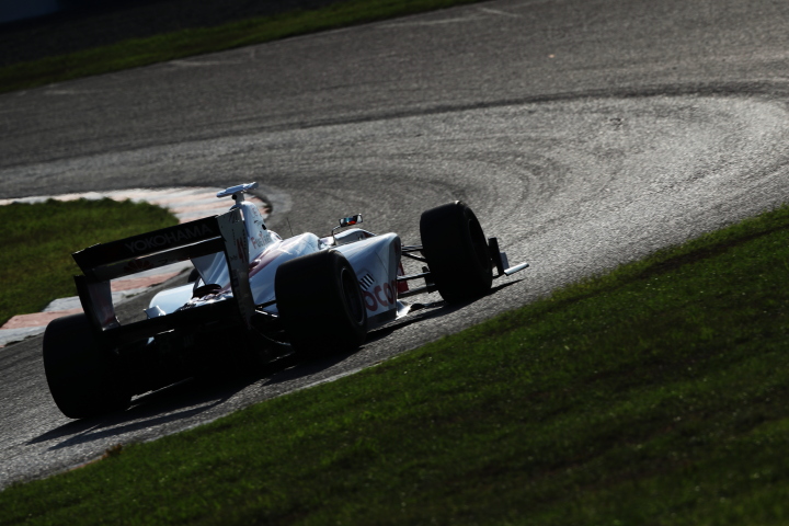 レース1決勝: ストフェル・バンドーン（DOCOMO DANDELION M41S SF14）