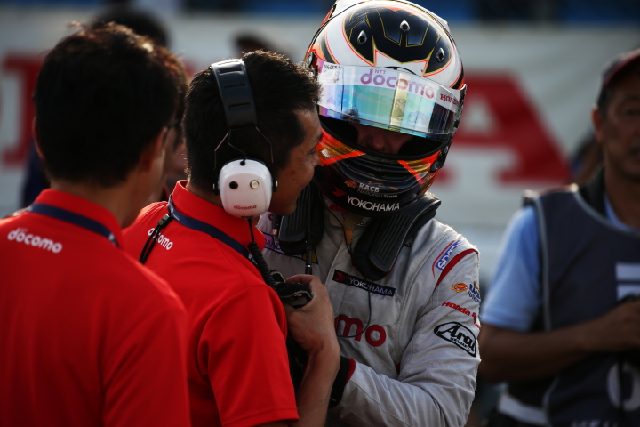 レース1決勝: 優勝したストフェル・バンドーン（DOCOMO TEAM DANDELION RACING）