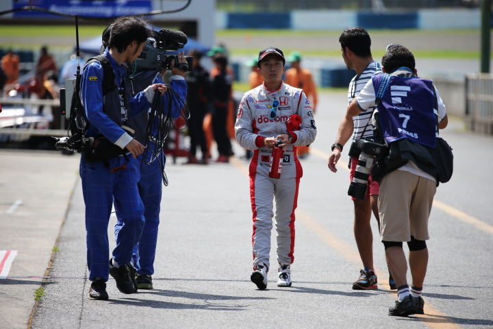 レース2公式予選: ポールポジションを獲得した野尻智紀（DOCOMO TEAM DANDELION RACING）