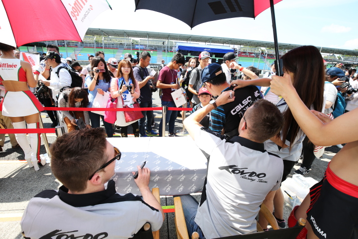 ピットウォーク: ウィリアム・ブラーとジェームス・ロシター（KONDO RACING）