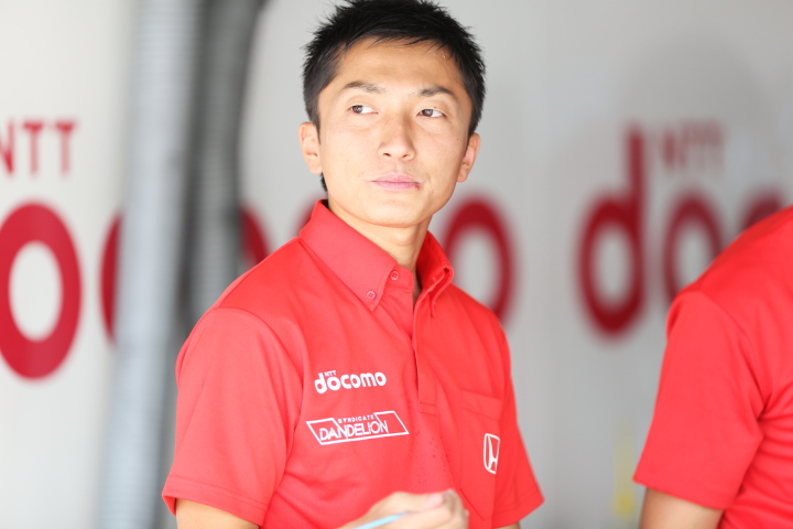 ピットウォーク: 野尻智紀（DOCOMO TEAM DANDELION RACING）