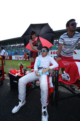 レース2スタート進行: 野尻智紀（DOCOMO TEAM DANDELION RACING）