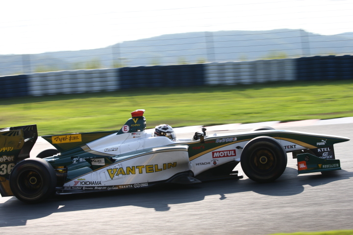 レース2決勝: アンドレ・ロッテラー（VANTELIN KOWA TOM’S SF14）