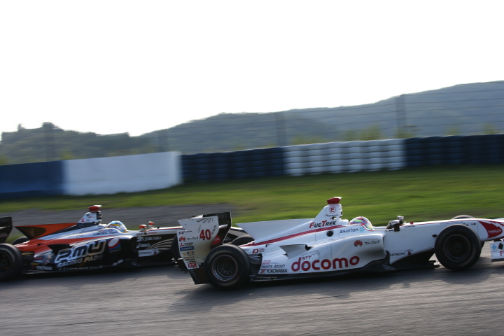 レース2決勝: 野尻智紀（DOCOMO DANDELION M40Y SF14） vs 石浦宏明（P.MU/CERUMO・INGING SF14）