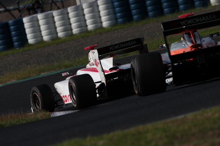 レース2決勝: 野尻智紀（DOCOMO DANDELION M40Y SF14） vs 石浦宏明（P.MU/CERUMO・INGING SF14）