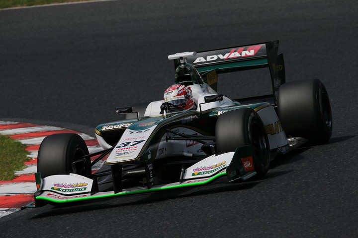 レース1ポールポジションは中嶋一貴（VANTELIN KOWA TOM’S SF14）