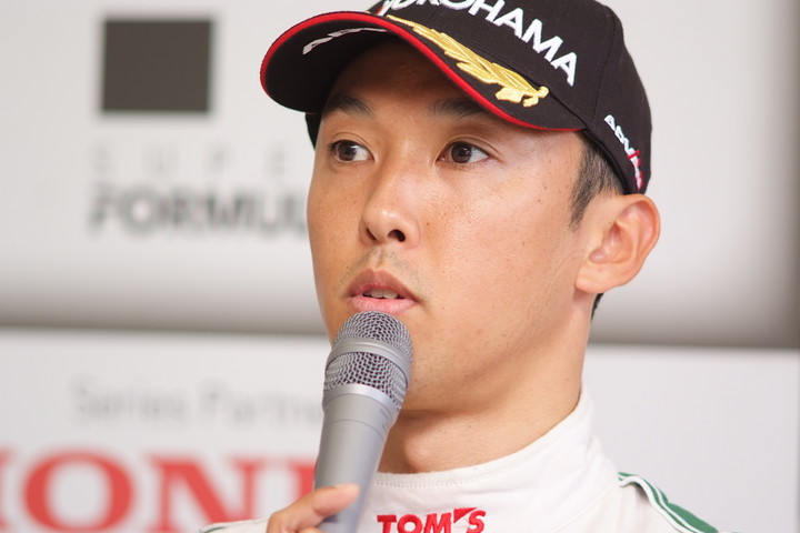 レース1予選記者会見: ポールポジションの中嶋一貴（VANTELIN TEAM TOM’S）
