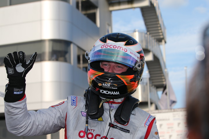 優勝したストフェル・バンドーン（DOCOMO TEAM DANDELION RACING）