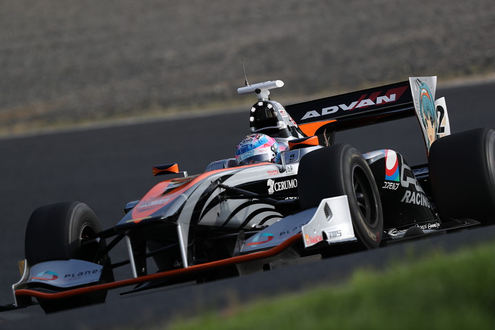 決勝レース2: 優勝は国本雄資（P.MU/CERUMO・INGING SF14）