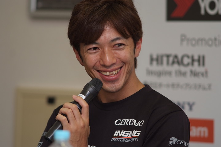 レース2決勝記者会見: 優勝チーム監督の立川祐路氏（P.MU/CERUMO · INGING）