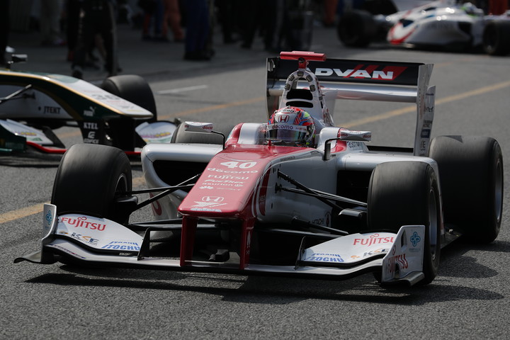 レース2ポールポジションの野尻智紀（DOCOMO DANDELION M40Y SF14）