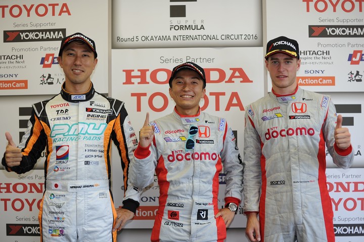 レース2予選フォトセッション: 上位3人のドライバーたち